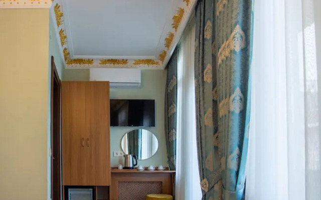 Sayina Hotel