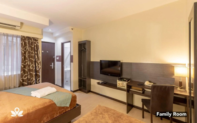 Lorenzzo Suites Hotel