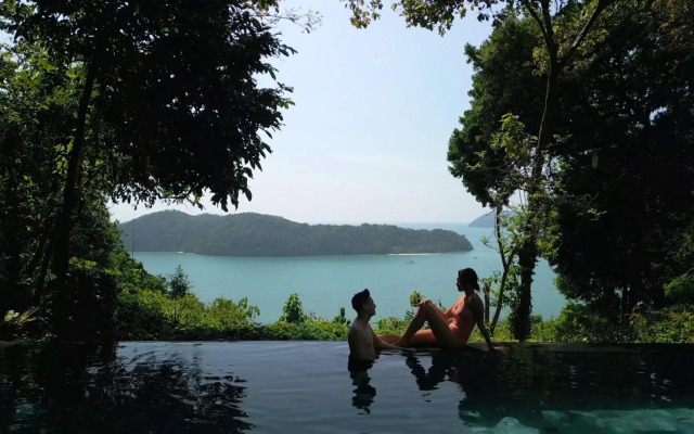 Ambong Pool Villas