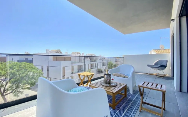 Tavira Grand Balcony With Pool by Homing