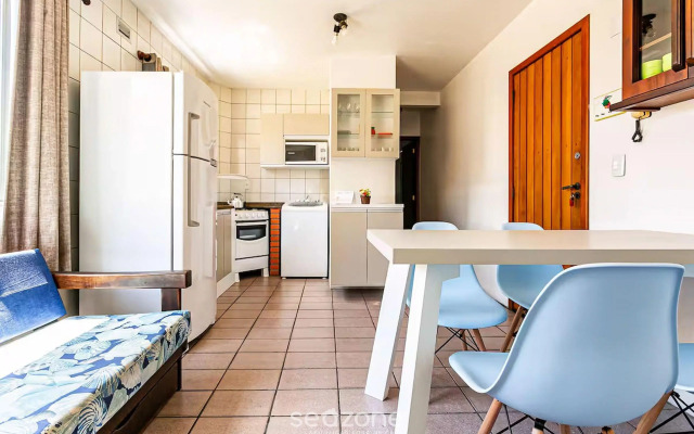 Apto com churrasqueira a 750m da praia BOU201