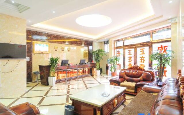 Luoping Hengyue Express Hotel