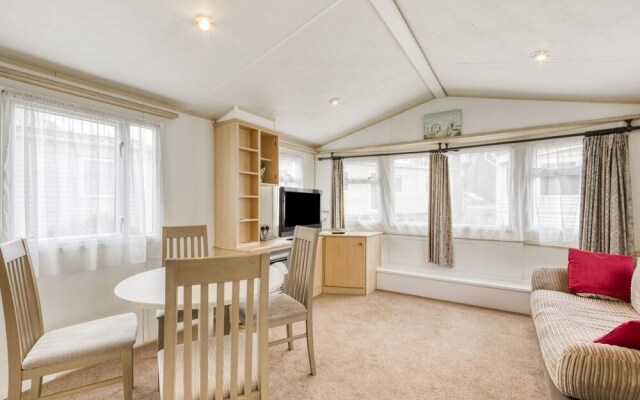 Serene Mobile Home in Hastings near Smugglers Adventure