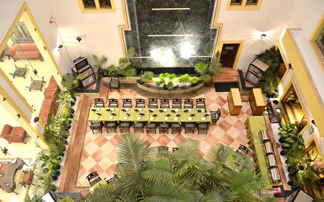 Hotel Meraden Grand