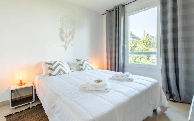 SERRENDY TERRACE SWIMMING-POOL PARKING NEW Close to beaches