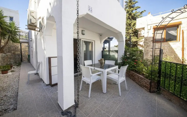 Villa 200 m to Beach With Backyard in Bodrum