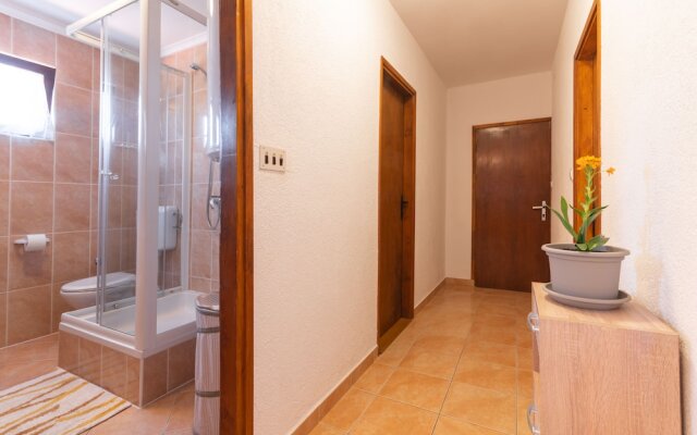 Seafront Spacious Apartment Spazzio