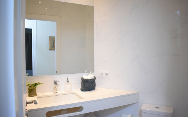 Palau in Barcelona with 2 bedrooms and 2 bathrooms