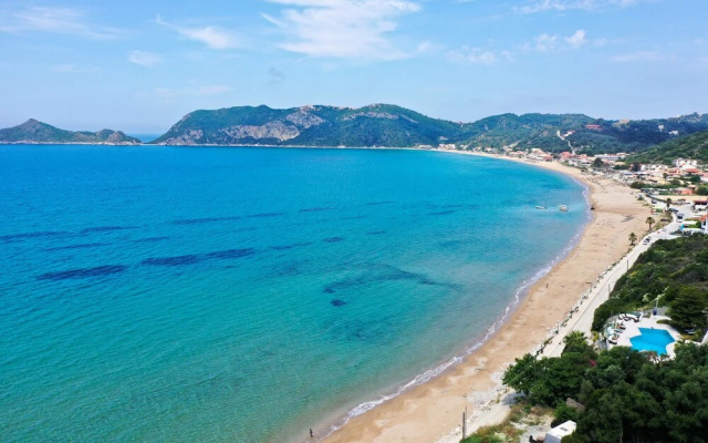 Agios Georgios - 2 Beds - Sleeps 5 - Free Parking