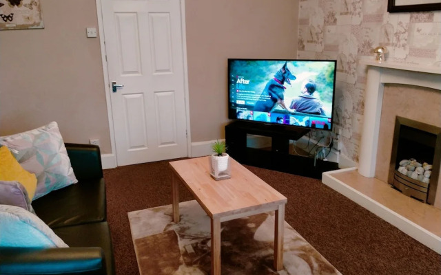 The Nest, an Immaculate 3-bed House in Walsall