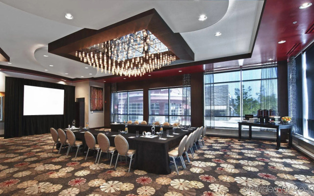 Renaissance by Marriott Boston Patriot Place Hotel