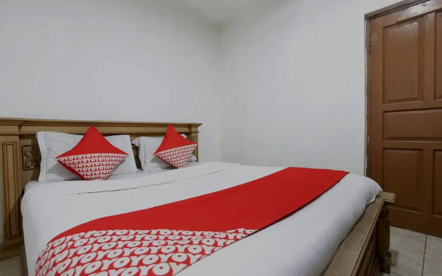 OYO 188 Nely Murni Residence