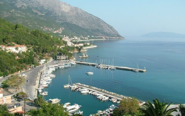 Alkyoni Studios & Apartments