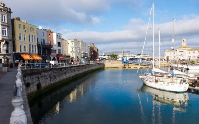 Seas the Day - Luxury Beach Apartment - Sleeps 4
