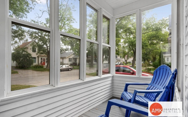 Downtown Holland Charmer