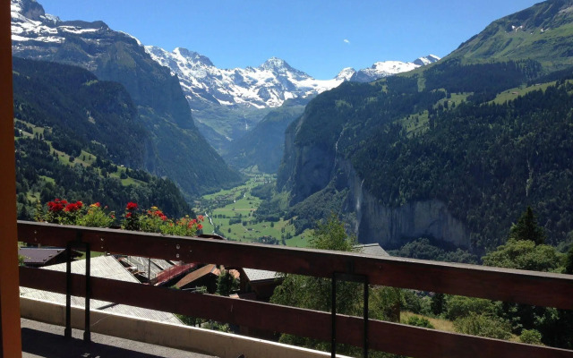 Hotel Bellevue - Traditional Swiss Hideaway