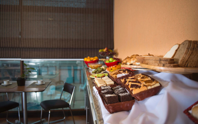 Arami Hotel & Lodge