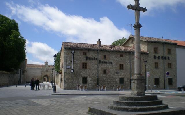 Hotel Puerta Romeros