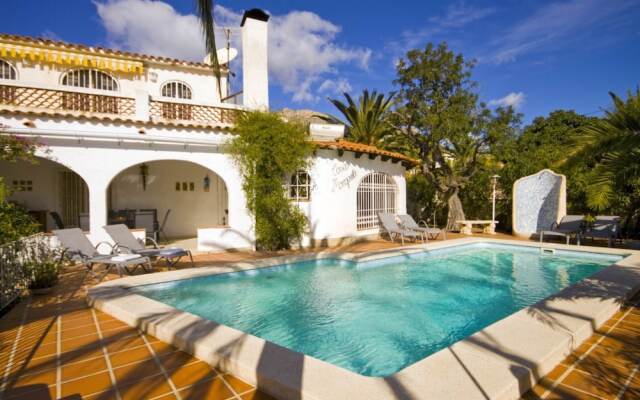 Villa - 4 Bedrooms with Pool and WiFi - 104982