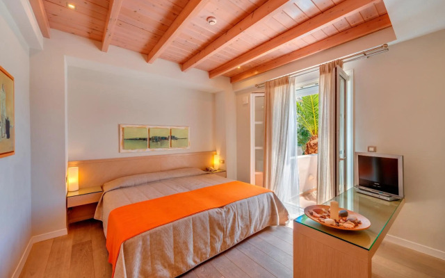 Nissaki Beach Hotel