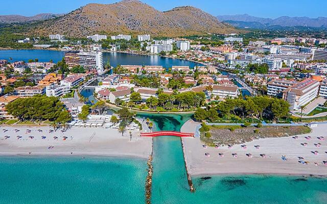 Apartment The Shell II, beach views and pool