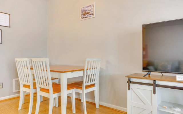Quaint Wildwood Condo ~ Walk to Beach!