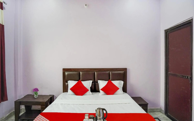 OYO Flagship 70225 Ayurma Inn