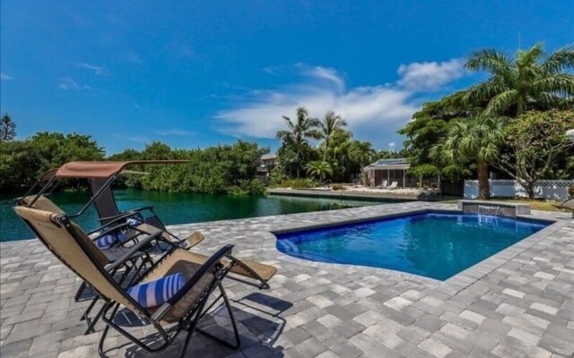 Beach N Lake - 3 Br Home