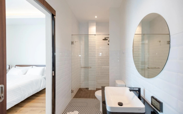 Play Poshtel & Cafe (SHA Certified)