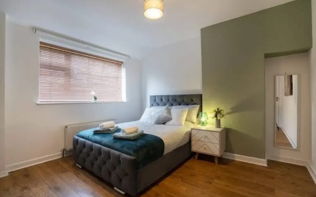 10-min to AB City Centre - Parking - Garden - Wifi