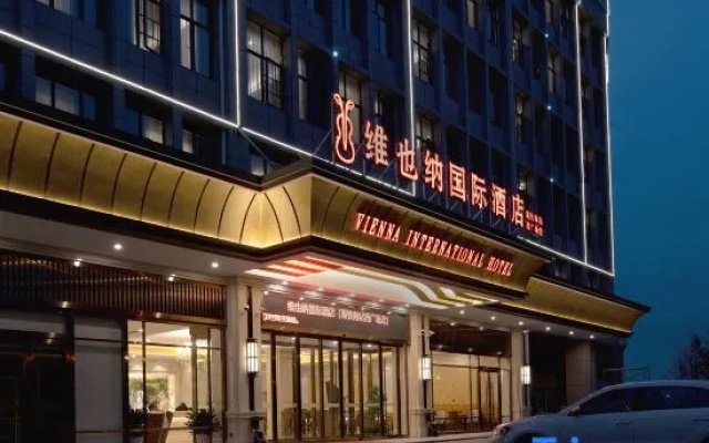 Vienna International Hotel ( Changsha High Speed Railway South Station West Plaza ) – Exterior – Changsha