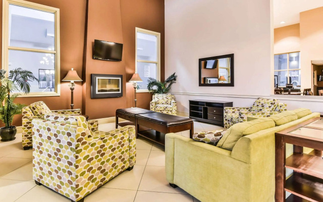 Comfort Inn & Suites Ambassador Bridge