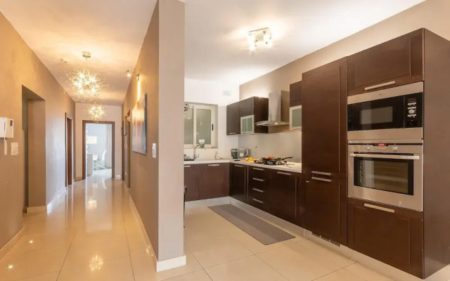 Modern Penthouse Savoy Garden in Gzira