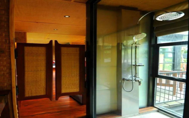 Rainforest Lodge