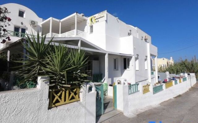 Fira Backpackers Place