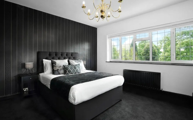 Luxury Designer Mansion in West Midlands Countryside