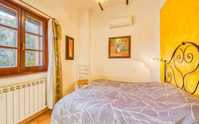 Broom apt With Shared Pool
