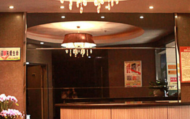 Qingmu Chain Hotel (Ma'an Shandong Railway Station Hongxing Meikailong RT-Mart)