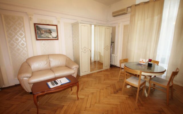 Gnezdnikovsky Pereulok Apartment