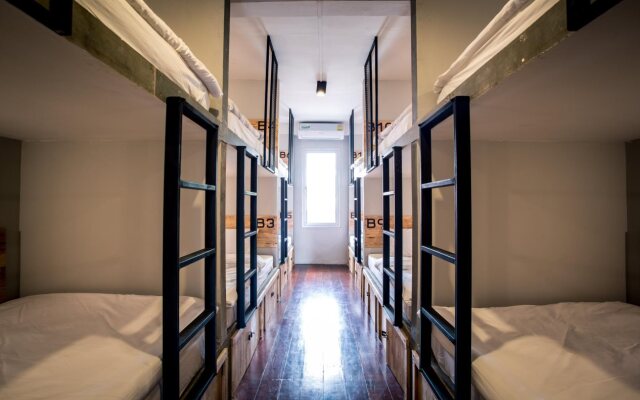 Sleepy Dealer Hostel Bar