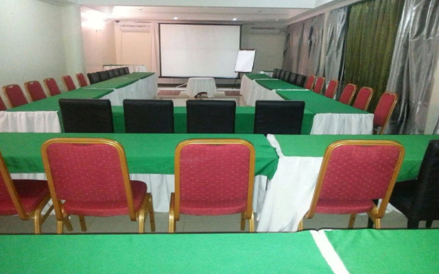Five to Five Hotel