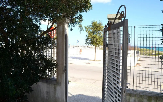 Villetta Carlotta Air conditioned House on two Levels in San Foca