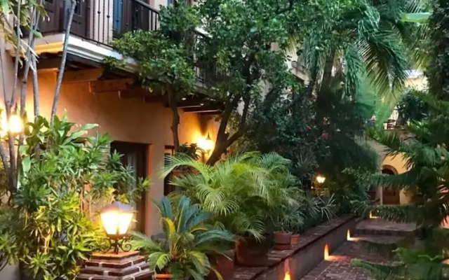 Paseo Colonial - Leo's Favorite