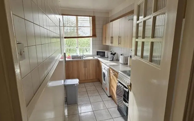 Brondesbury Apartment