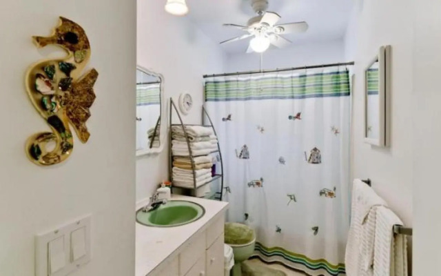 Seas The Day - 522 Bayview