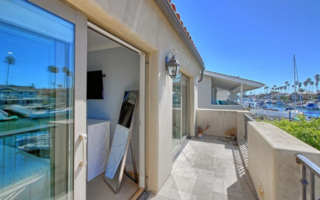 Large Ventura Keys Waterfront 4 Bedroom Home