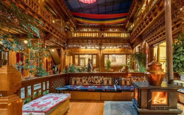 Shangri la Le Fu Ge Dan Inn (dukezong ancient city store)