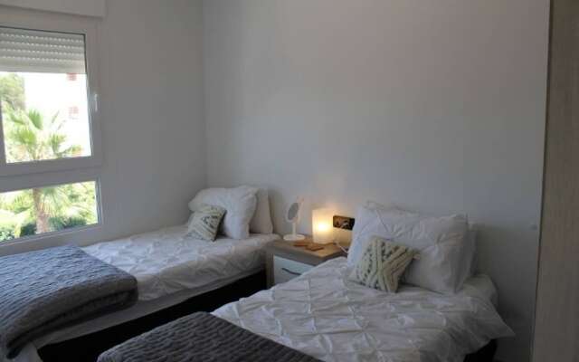 LA Fuente 3 Bedroom Apartment With Comm Pool