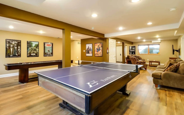 Lakefront Poconos Family Home w/ Pool Access