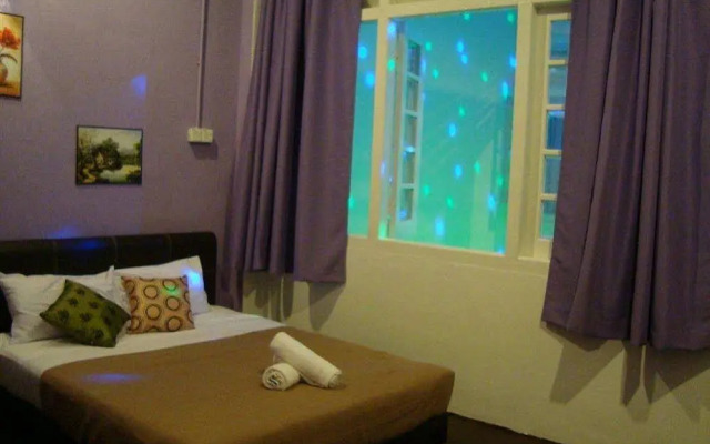 River Golden House - Hostel